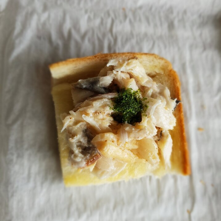 焼き鯖のすりごまマヨネーズトースト